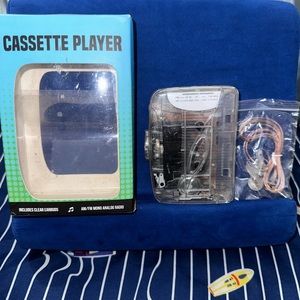 OPEN BOX RADIO CASSET ORIGINAL WHIT EAR PHONES CLEAR EDITION